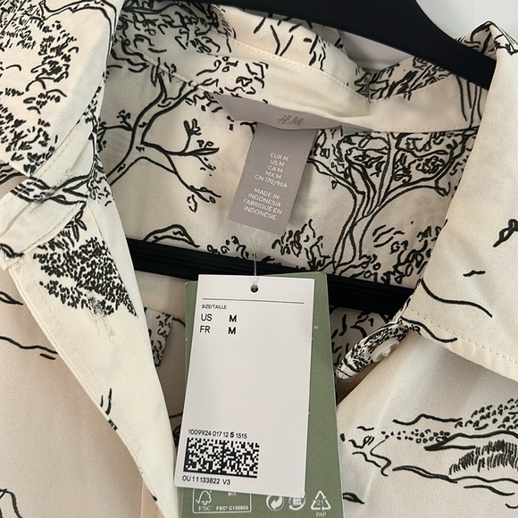 NWT H&M satin button down - Picture 3 of 4